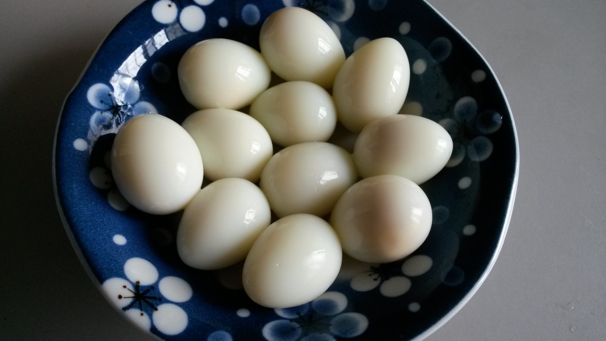 How to Peel Hard Boiled Eggs